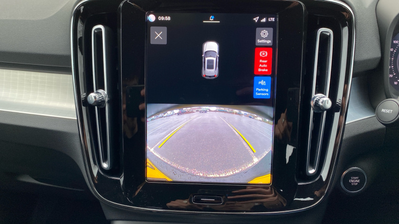 Volvo XC40 2.0 B4P Plus Dark 5dr Auto Petrol Estate